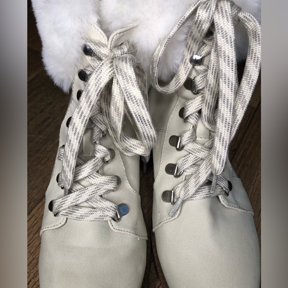 Esprit Lace Up Faux Fur Collar Suede Off White Boots Size 8.5 - Picture 8 of 11